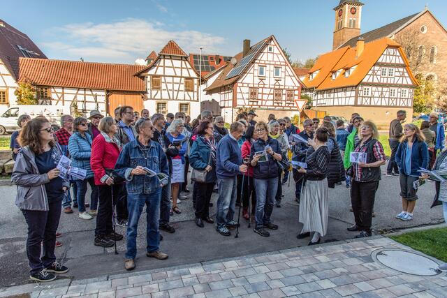 Ein kleines Büchlein erlaubt den direkten Vergleich der Bauten 1958/1974 zu heute. | Foto: Uwe Kaiser