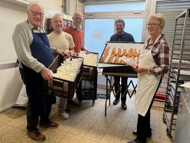 Die Lions in der Bäckerei Stiefel, Diedelsheim (v.l.): Wolfgang Melter, Friedbert Stiefel, Dr. Karl Strobel, Jürgen Bischoff und Karin Gillardon | Foto: Lions Club Bretten-Stromberg