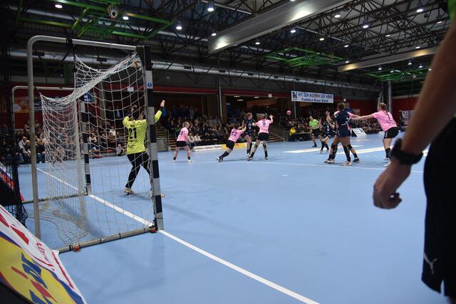Spielszene erste Hälfte...SUN vs. Bayer 04 Leverkusen (11:17/23:32)
FotoArchiv Merkel+Merkel