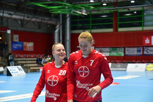 Pia Terfloth und die überragende Viola Leuchter...vor dem Debakel der Sport Union Neckarsulm...Johan Petersson hatte sie optimal auf das Match eingestellt ...Videostudien Sportdeutschland TV...
Viola Leuchter, die mit 18 Jahren schon auf der Weltklassenebene einer Alina Grijseels operiert, wünschen wir verletzungsfreie Jahre...dann ist alles möglich...
Text/Foto Wolfgang Merkel/FotoArchiv Merkel+Merkel
