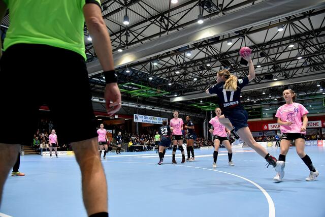 Die hochbegabte Lin Johannsen schwebt in den Werkselfen-Kreis und vollendet...3 Goals...
FotoArchiv Merkel+Merkel