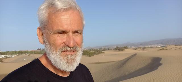 Dass ich für den Report über die SUN Crisis von einigen nicht geliebt werde, ist mir klar, sonnenklar (walking regelmäßig Maspalomas), aber er war angesichts des Zustandes des DHB-Damen-Bundesliga-Systems dringendst necessarius und es ist noch längst nicht alles gesagt. Es ist eine Frage der Zeit, bis weitere Details des Fuhrschen und des Husers-Logvin*schen Systems an die Öffentlichkeit kommen werden...Der "Spiegel" (Eggers) steht wohl schon in den Startlöchern und andere Presseorgane auch...Auch in Blomberg Lippe soll es zu interessanten Enthüllungen gekommen sein...Hat man mir zugeflüstert...Ich werde recherchieren...Man nennt das investigativen Journalismus, den man nicht mögen muss, aber er ist gerade in diesen Dortmunder, Blomberger, Neckarsulmer und Berliner Zeiten, überlebensnotwendig für diese in moralische Schieflage geratene Res Publica und um in diesem Falle für Spielerinnen Gerechtigkeit und Schutz  einzufordern...eine ethisch-empathische moralische Pflicht eines Politicon Zoon...
Wolfgang Merkel &gt;Haßloch/Pfalz/Dortmund/Maspalomas/Las Palmas/Havanna/Dubai
FotoArchiv Merkel und Merkel