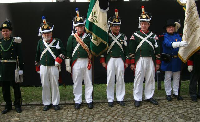 Eine Abordnung der Historischen Bürgerwehr Bretten hat an der Trauerfeier für Max Markgraf von Baden auf Schloss Salem teilgenommen.