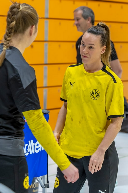 Die Scandinavian Girlz Emma Olsson und Frida Rönning im Trainingstalk...
Foto by Wolfgang Stummbillig/BVB Presse