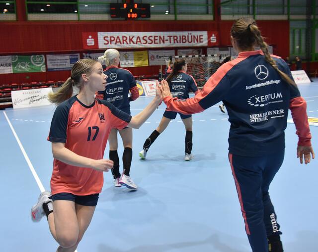 Lin Johannsen (LA) wurde gegen Halle etwas außen vor gelassen, das Spiel muss noch breiter werden, die Anspiele für die Konterspezialistin besser...
FotoArchiv Merkel+Merkel