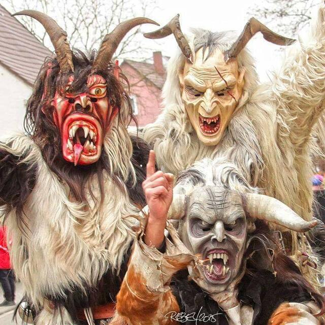 Eingereicht von Timo Götz: Anbei ein Faschingsbild von mir (und zwei von meinen Vereinskollegen). Ich bin der unterste und Mitglied bei den "Kraichgau Perchten" aus Neibsheim.  | Foto: Rebel