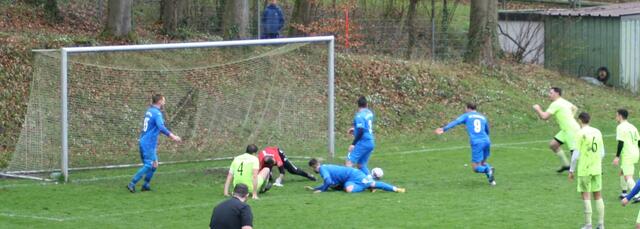 Stefan Fischer (Nr. 9) trifft zum 5:2-Endstand | Foto: Claudia Hauk
