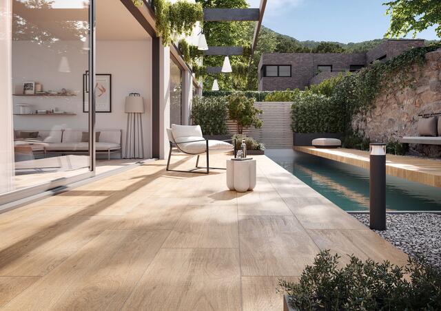 Fliesen können im In- und Outdoorbereich eingesetzt werden - und lassen die Grenzen zwischen innen und außen zerfließen.  | Foto: DJD/Deutsche-Fliese.de/Stroeher