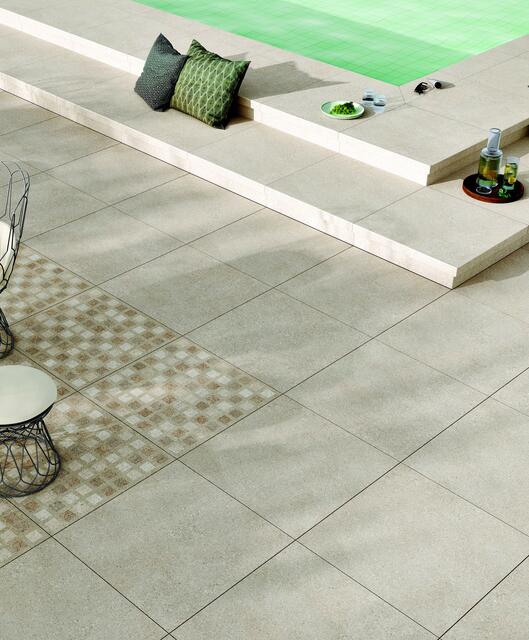 Outdoorfliesen gibt es in einer Vielzahl von Farben, Strukturen und Materialanmutungen. So findet jeder den Terrassenboden, der zu seinem Wohnstil passt. | Foto: DJD/Deutsche-Fliese.de/Agrob Buchtal