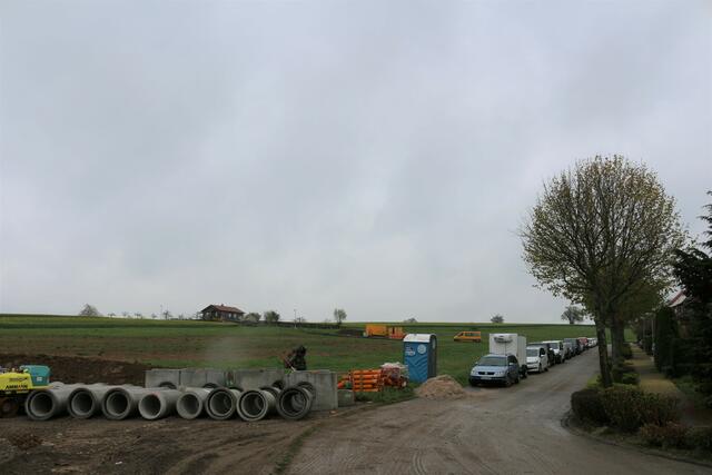 Entlang der Kanalstraße entstehen 33 Bauplätze in drei Reihen. | Foto: kuna