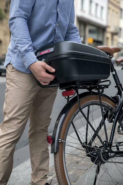 Die robuste und regendichte Box ist ein sicheres Depot für Helm, Regenjacke und Co. | Foto: Rixen &amp; Kaul/akz-o