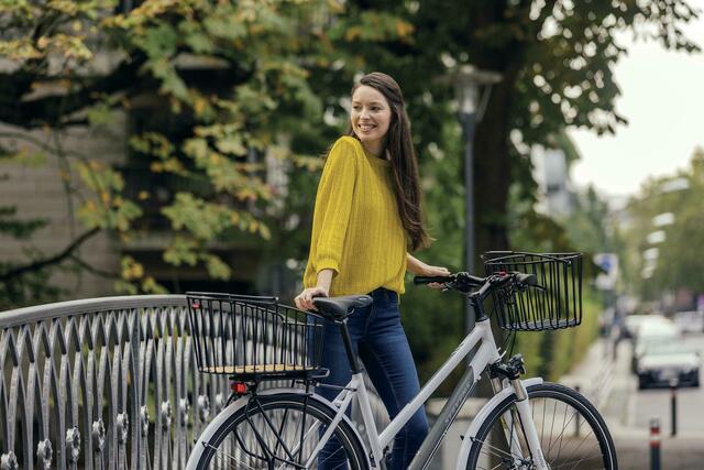 Lenker- und Hinterradkorb werden sicher und sekundenschnell angeklickt und wieder abgenommen. | Foto: Rixen &amp; Kaul/akz-o