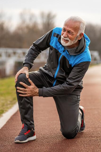 Nicht übertreiben: Wer länger pausiert hat, sollte das Outdoor-Training langsam angehen, sonst drohen Verletzungen. | Foto: DJD/Murnauer Markenvertrieb/Shutterstock/Mladen Mitrinovic