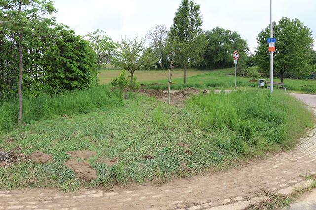 Im Steiner Pfad in Bretten wurde der Schlamm von einem angrenzenden Feld in das Wohngebiet geschwemmt. | Foto: kuna