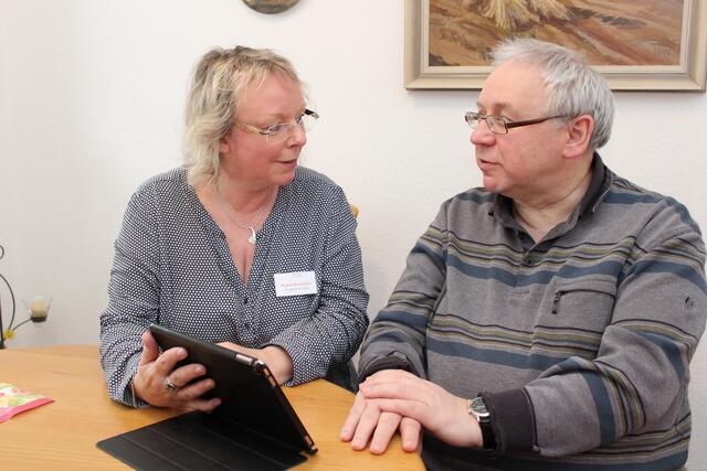 Schlaganfall-Lotsin im Beratungsgespräch. | Foto: Stiftung Deutsche Schlaganfall Hilfe