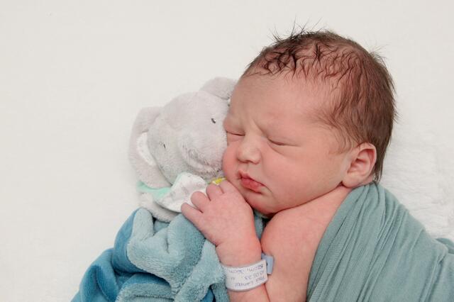 Paul Lanzke aus Bruchsal kam am 10.05.2023 in der Fürst-Stirum Klinik Bruchsal zur Welt und wog bei einer Größe von 52 Zentimetern 3380 Gramm. | Foto: babysmile24.de