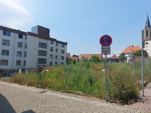 In der Lammgasse erstreckt sich ein großes leerstehendes Baugrundstück. | Foto: kuna