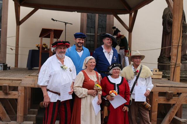 Die mit der Goldnadel ausgezeichneten Peter-und-Pauler.