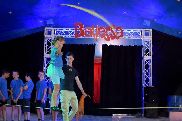 Laufen auf der Slackline. | Foto: Förderverein Schillerschule Bretten e.V.