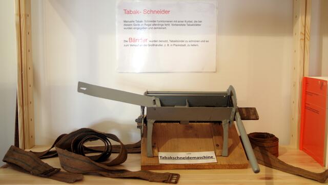 Tabakschneidemaschine | Foto: Helmut Lang