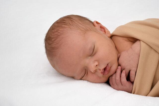 Milo Pavlovic aus Stutensee kam am 17.07.2023 in der Fürst-Stirum Klinik Bruchsal zur Welt und wog bei einer Größe von 53 Zentimetern 3620 Gramm. | Foto: babysmile24.de