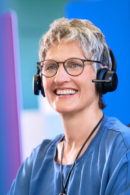 Eine fachkundige Pflegeberatung kann auch per Telefon oder Videogespräch stattfinden. Sie hilft, für Pflegebedürftige und ihre Angehörigen die besten Lösungen zu finden. | Foto: DJD/compass private pflegeberatung/mattphoto