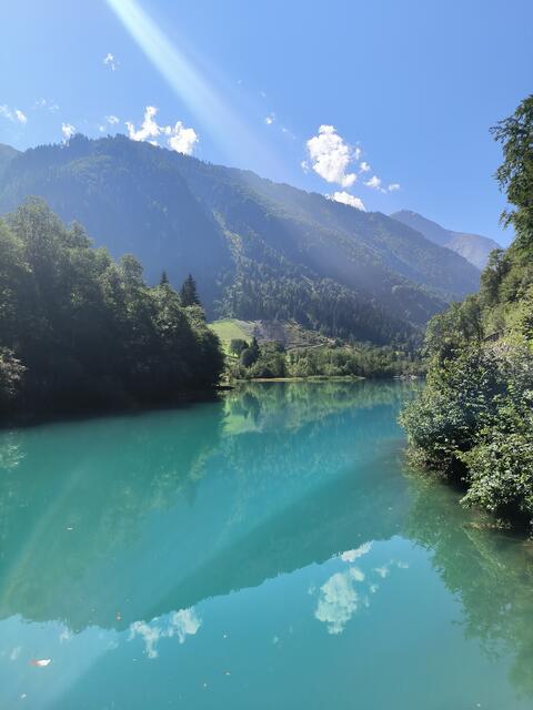 Eingereicht von Familie Weischedel: "Unser Urlaubsfoto vom Gletscherspeichersee in Kaprun, Österreich. Die Berge rund um Zell am See laden nicht nur zum Skifahren im Winter ein, sondern sind auch im Sommer traumhaft schön." | Foto: Familie Weischedel