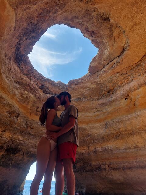 Eingereicht von Louis Kuch: "Roadtrip an der Atlantikküste entlang, über Frankreich, Spanien und Portugal. Dieses Bild ist in Portugal an der Algarve, Benagil-Höhle entstanden." | Foto: Louis Kuch