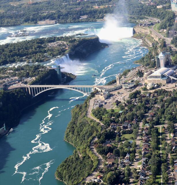 Ute Matysek: "Atemberaubende Sicht auf die Niagarafälle und die RainbowBridge - Verbindung zwischen USA und Kanada." | Foto: Ute Matysek