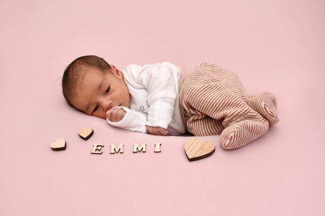Emmi Sophie Meichsner aus Remchingen kam am 24.09.2023 in der Fürst-Stirum Klinik Bruchsal zur Welt und wogen bei einer Größe von 50 Zentimetern 2730 Gramm. | Foto: babysmile24.de