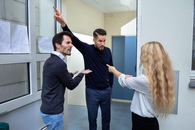 Auf dem fünften Platz der größten Rechtsrisiken lagen mit knapp 35.000 Leistungsfällen Konflikte rund um Immobilien, vor allem Streit unter Nachbarn und zwischen Mietern und Vermietern. | Foto: DJD/Roland-Rechtsschutzversicherung/Andrey Popov - stock.adobe.com