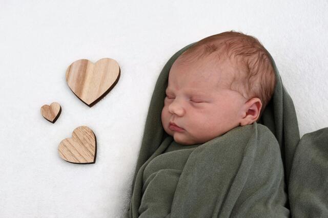 Norbert Gusztav Varadi aus Bretten-Neibsheim kam am 26.09.2023 in der Fürst-Stirum Klinik Bruchsal zur Welt und wog bei einer Größe von 54 Zentimetern 4040 Gramm. | Foto: babysmile24.de