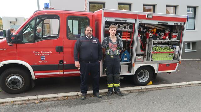 Auch ein Feuerwehrauto war am Tag der offenen Tür des Kindergartens zu besichtigen.  | Foto: Jennifer Warzecha