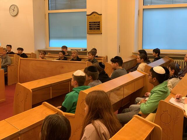 Interessiert hörten die Schülerinnen und Schüler zu und stellten auch viele neugierige Fragen.  | Foto: privat