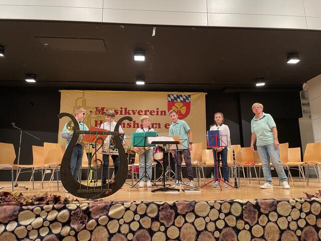 Anschließend präsentierte sich das Jugendorchester unter Leitung von Hedwig Bouc-Zimmermann. | Foto: F. Huber