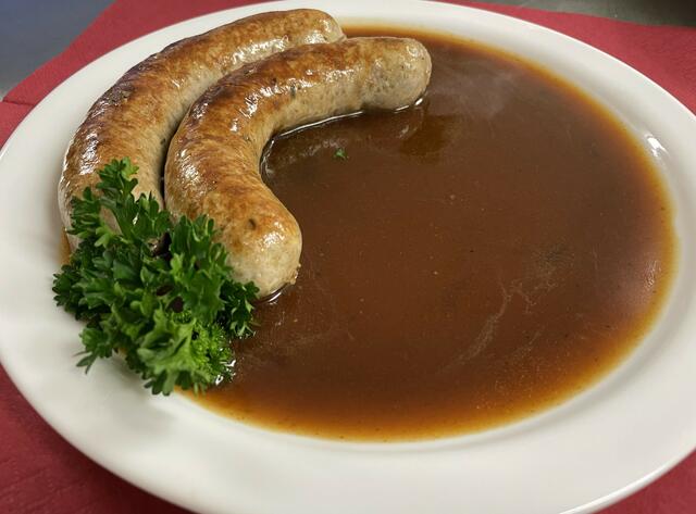 Die Kerwebratwürste waren auch in diesem Jahr wieder sehr beliebt. | Foto: F. Huber