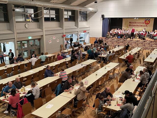 Für die musikalische Unterhaltung am Abend sorgte der Musikverein Kürnbach. | Foto: F. Huber