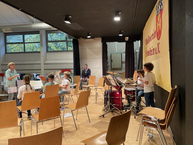 Anschließend präsentierte sich das Jugendorchester unter Leitung von Hedwig Bouc-Zimmermann. | Foto: F. Huber