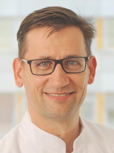 Prof. Dr. med. Chris Protzel. | Foto: www.sprechzeit.live