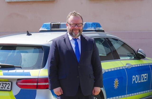 FDP-Landtagsabgeordneter Christian Jung bei einem Besuch des Polizeireviers in Bretten im Sommer 2023. | Foto: Sebastian Weber