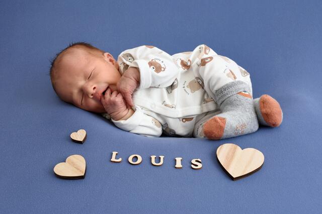 Louis Sascha Ania Zimmermann aus Bretten kam am 11.02.2024 in der Fürst-Stirum Klinik Bruchsal zur Welt und wog bei einer Größe von 51 Zentimetern 3080 Gramm. | Foto: babysmile24.de