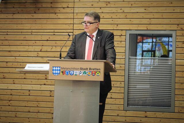 Oberbürgermeister Martin Wolff forderte die Schülerinnen und Schüler auf, den Schutz der europäischen Werte gemeinsam anzugehen. | Foto: kuna