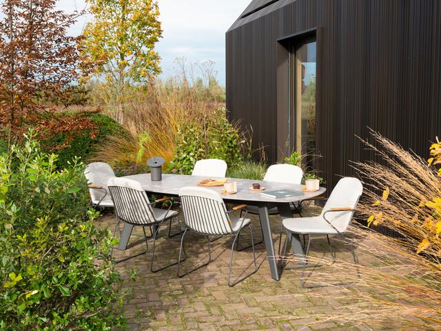 Hochwertige Gartenmöbel sind so robust, dass sie bei allen Witterungsbedingungen draußen bleiben können. | Foto: DJD/4 Seasons Outdoor