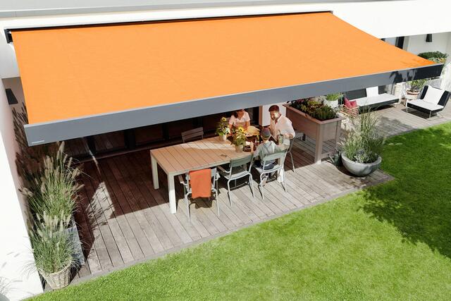 Nachhaltige Tücher mit Recycling-PET sorgen für ein gutes Umweltgefühl. | Foto: DJD/weinor