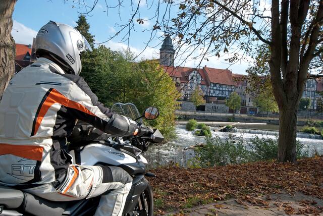 Blick auf die Altstadt von Hann. Münden mit ihrem geschlossenen Fachwerkbild. | Foto: DJD/Deutsche Fachwerk Straße/Motorradstrassen/Peter Wahl