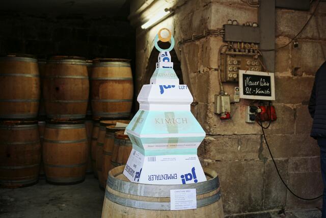 Die knallige Kunst von Christiane Breu war in einem Weinkeller zu sehen. | Foto: kuna