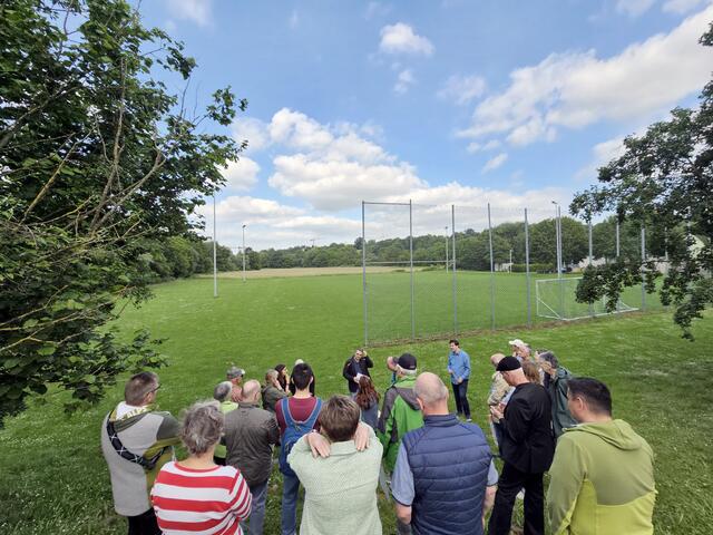 Björn Böttle erläutert Naherholungsgebiet | Foto: red