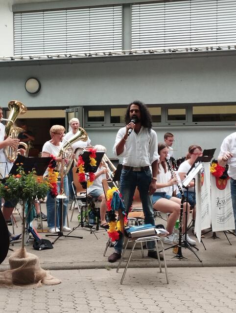 "Auf der Vogelwiese" mit Gesang unseres Klarinettisten David Haß. | Foto: B. Pfeiffer