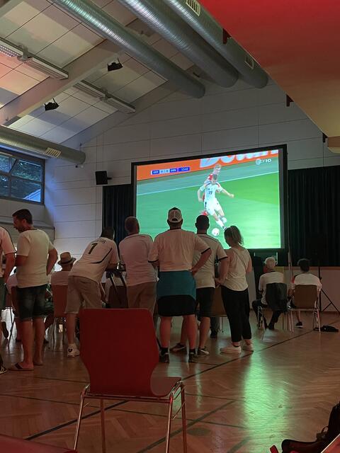Im Anschluss fand in der Halle das Public Viewing statt. | Foto: F. Huber