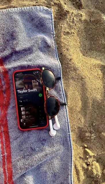 "Dieses Foto beschreibt mich: Wo immer ich bin, Taylor ist bei mir. Ihre Musik entspannt mich, bringt mich zum Tanzen, aber auch zum Weinen, sie hebt meine Stimmung in den schlimmsten Momenten und lässt mich für einen Moment meine Probleme vergessen, was meinen Tag immer besser macht", schreibt Toniatti Ginevra. | Foto: privat